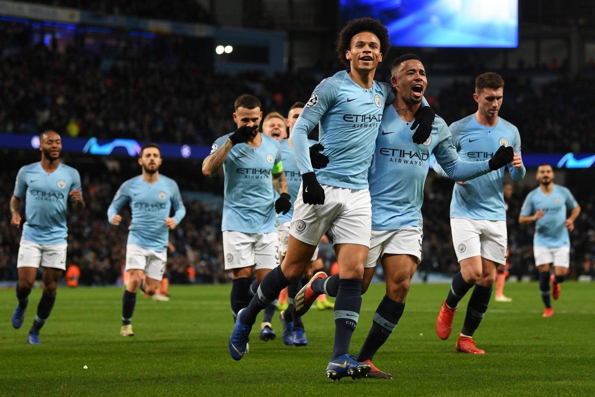 赛中举足轻 赛中举足轻